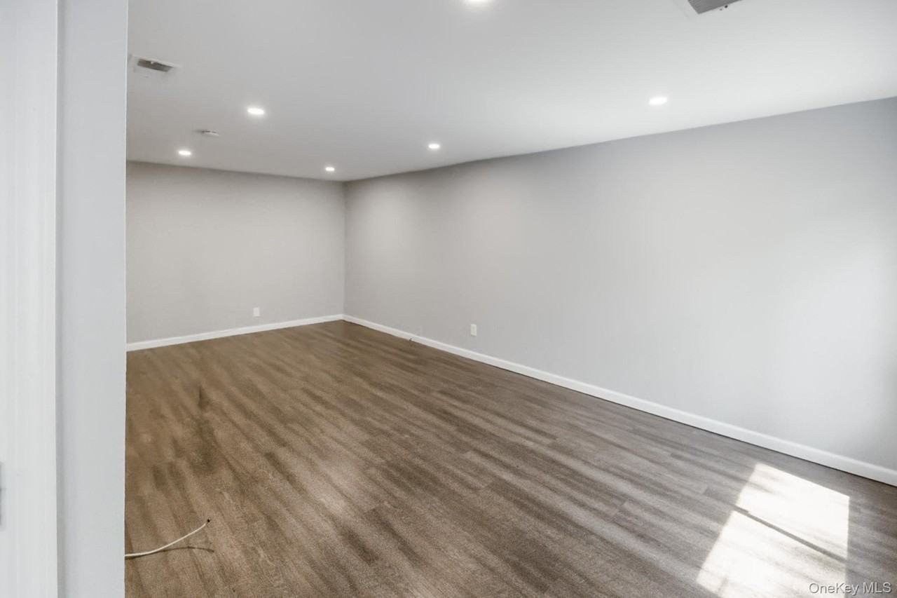 100 Glen Hollow Dr - Photo 6 of 21