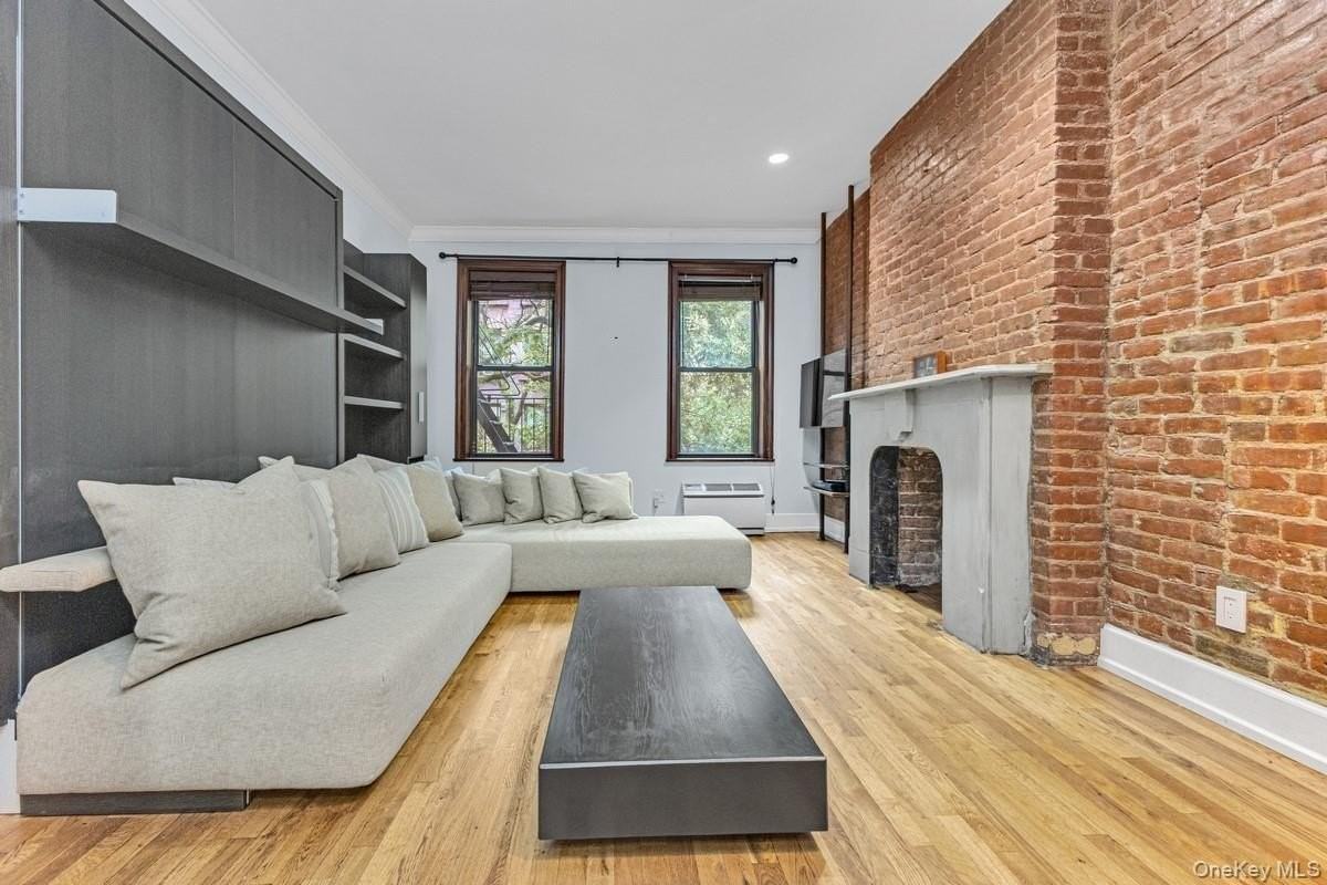 348 East 89th Street #7E - Photo 2 of 9