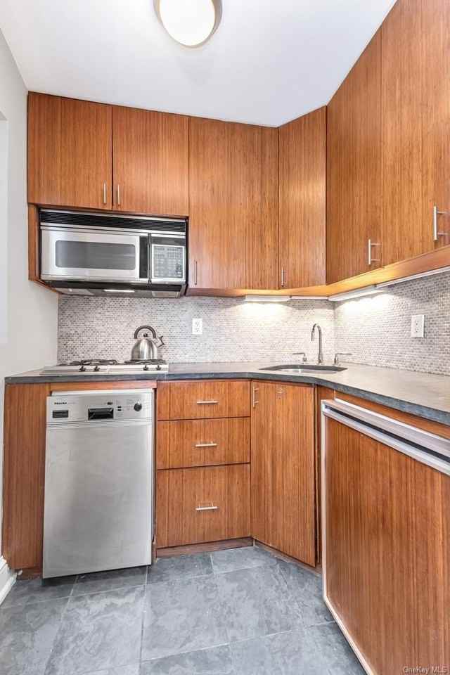 348 East 89th Street #7E - Photo 5 of 9