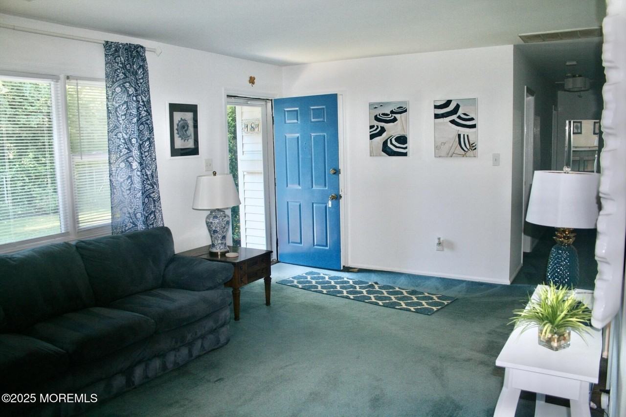 1812 Beverly Ave - Photo 3 of 18