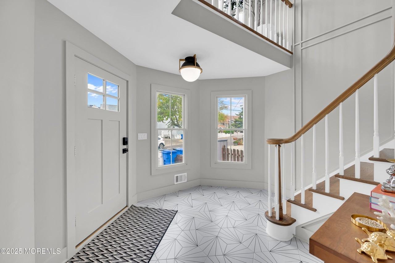 28 Harborside Dr E - Photo 3 of 32