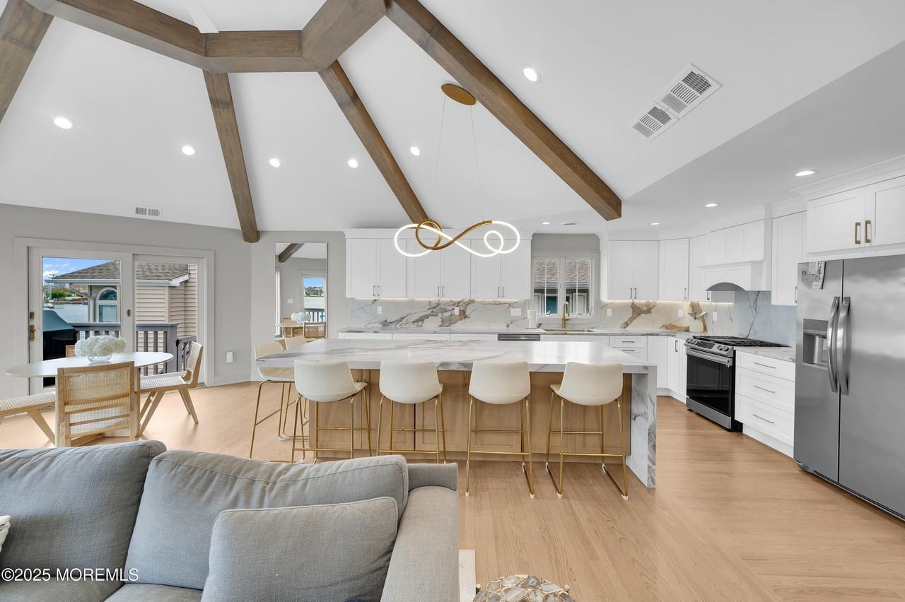 28 Harborside Dr E - Photo 4 of 32