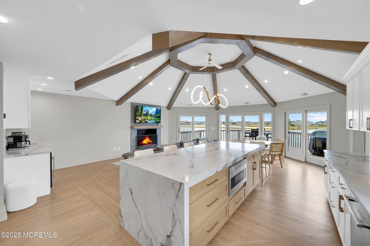 28 Harborside Dr E - Photo 5 of 32