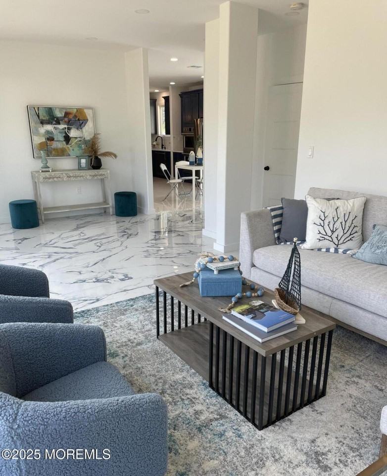 297 Lockwood Ave - Photo 7 of 11