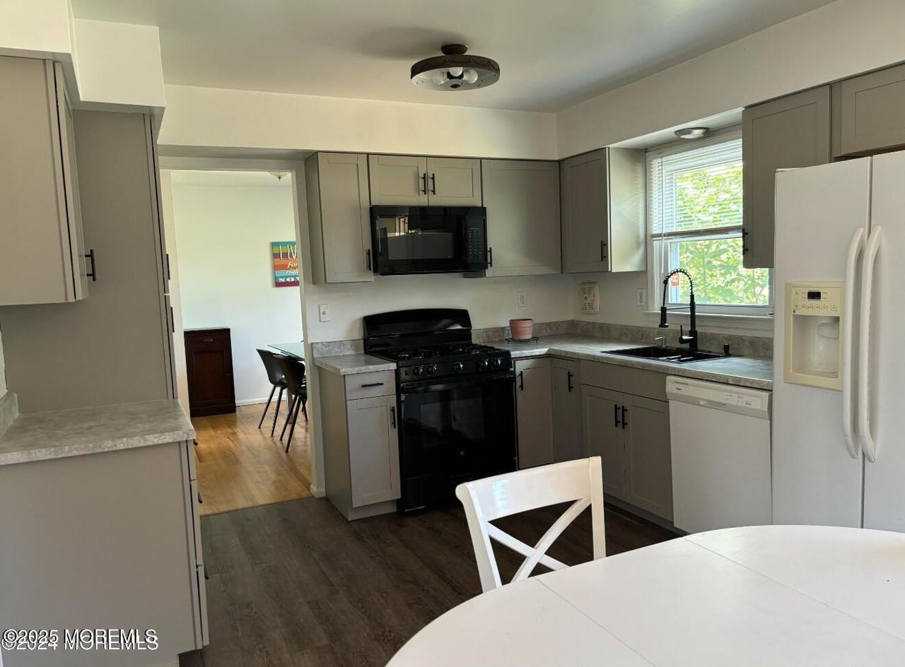 41 Heath Ave - Photo 7 of 16