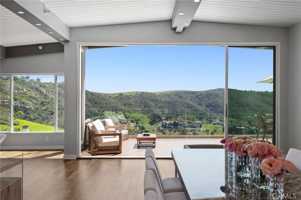 featured image of 2085 Temple Hills Dr