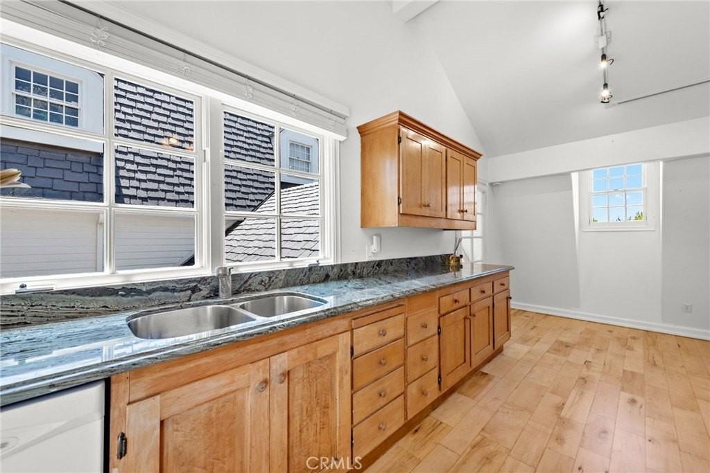 31672 Sea Bluff Ln - Photo 6 of 16