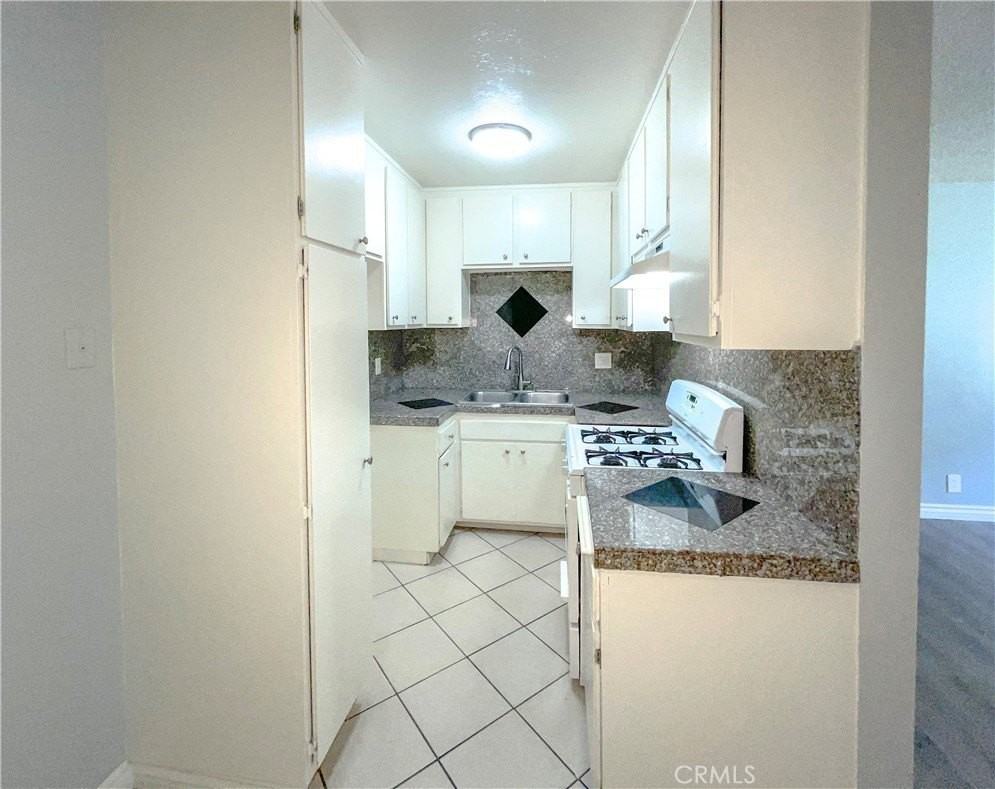 13717 Chadron Ave #16 - Photo 5 of 11