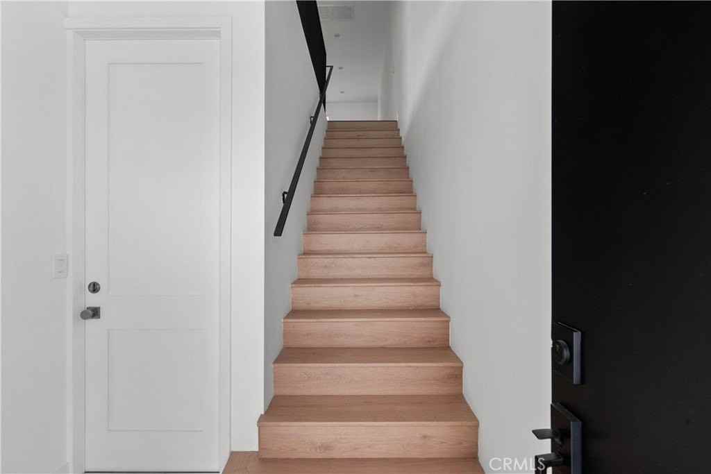 13944 Vanowen St - Photo 3 of 25