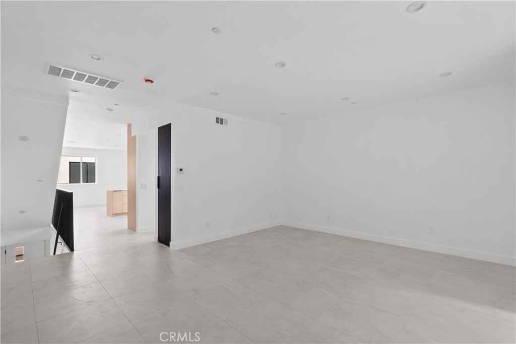 13944 Vanowen St - Photo 5 of 25