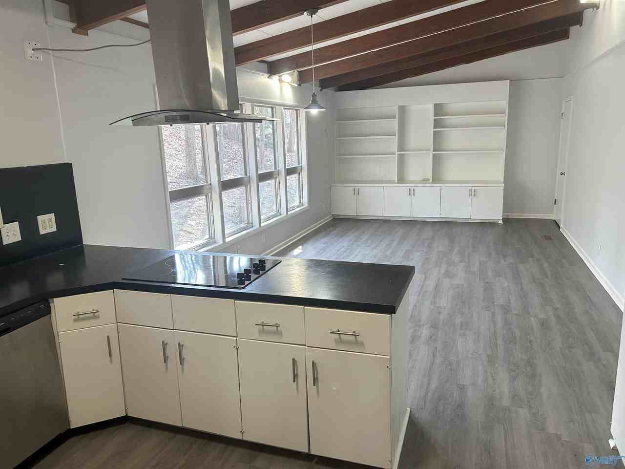 1701 Mountainbrook Dr Se - Photo 3 of 11