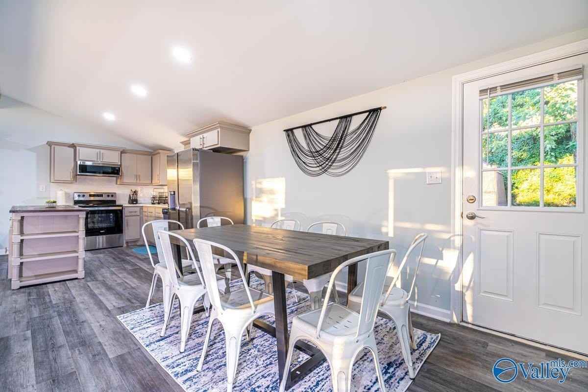 7707 Bailey Cove Rd Se - Photo 7 of 19