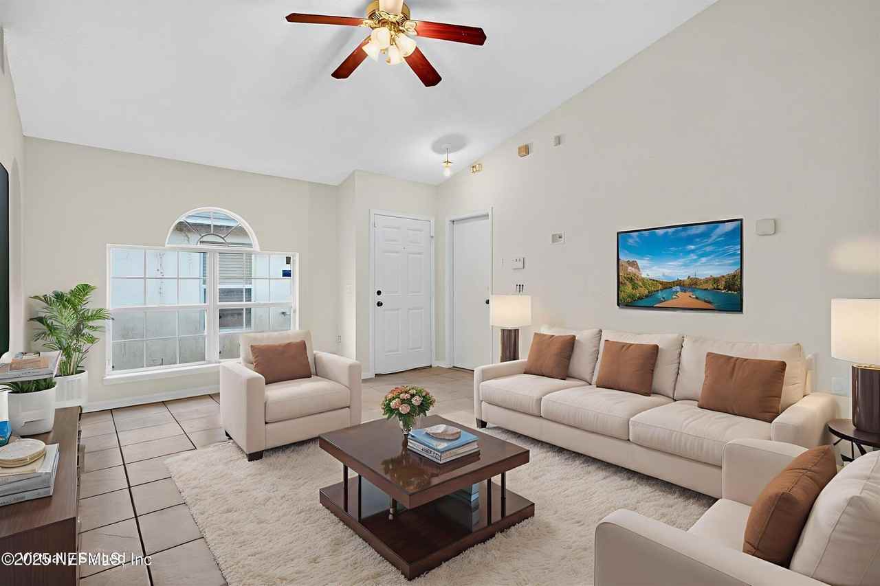 2042 Wiley Oaks Ln - Photo 2 of 21