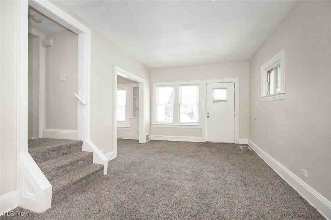 13621 Cranwood Dr - Photo 5 of 32