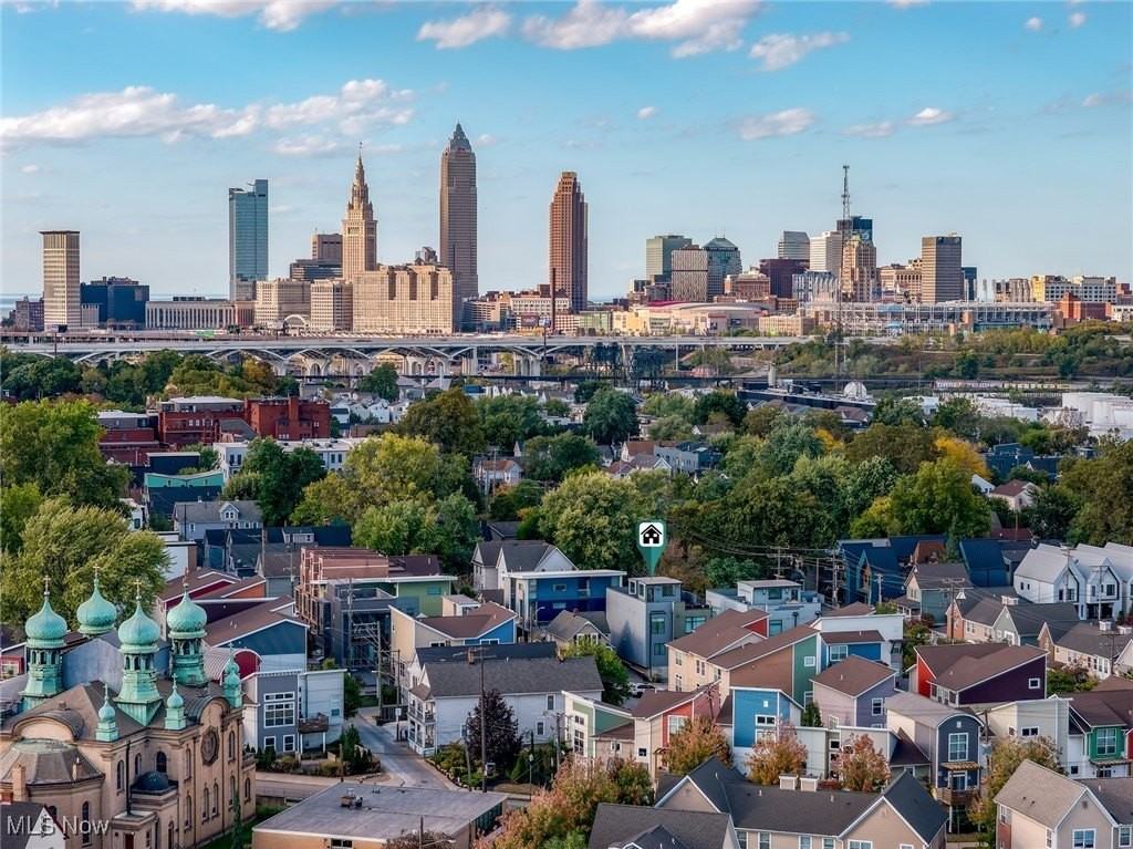 704 University Ct - Photo 3 of 32