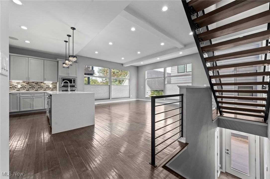 704 University Ct - Photo 6 of 32