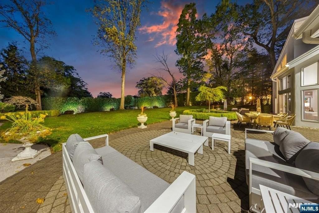 172 Truman Dr - Photo 4 of 49