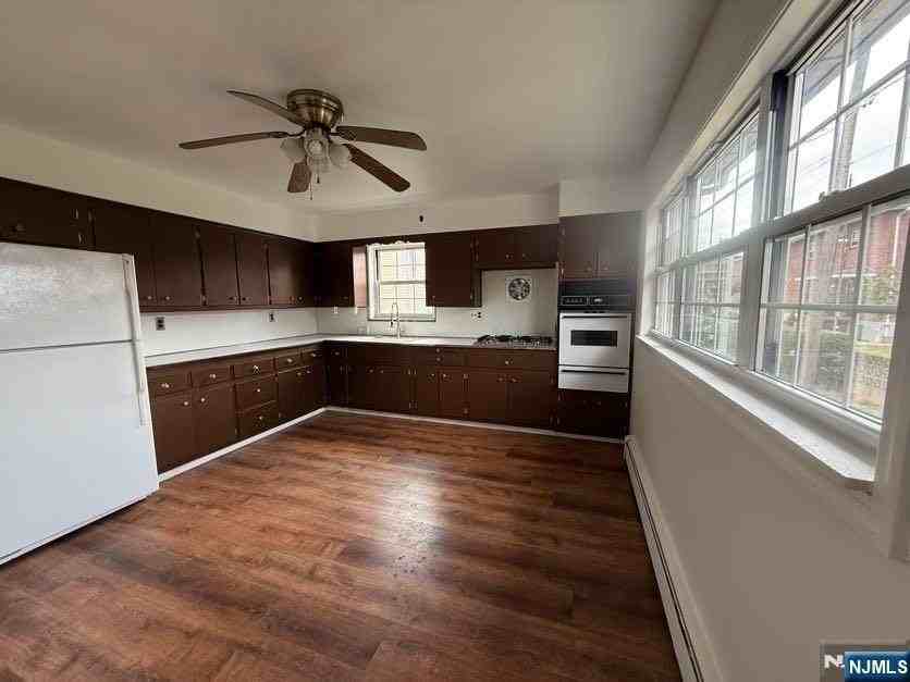 220 Jersey Ave - Photo 5 of 13