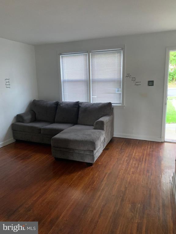 124 Grant St - Photo 3 of 12