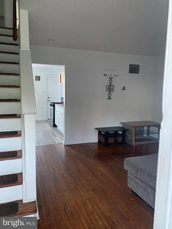 124 Grant St - Photo 4 of 12