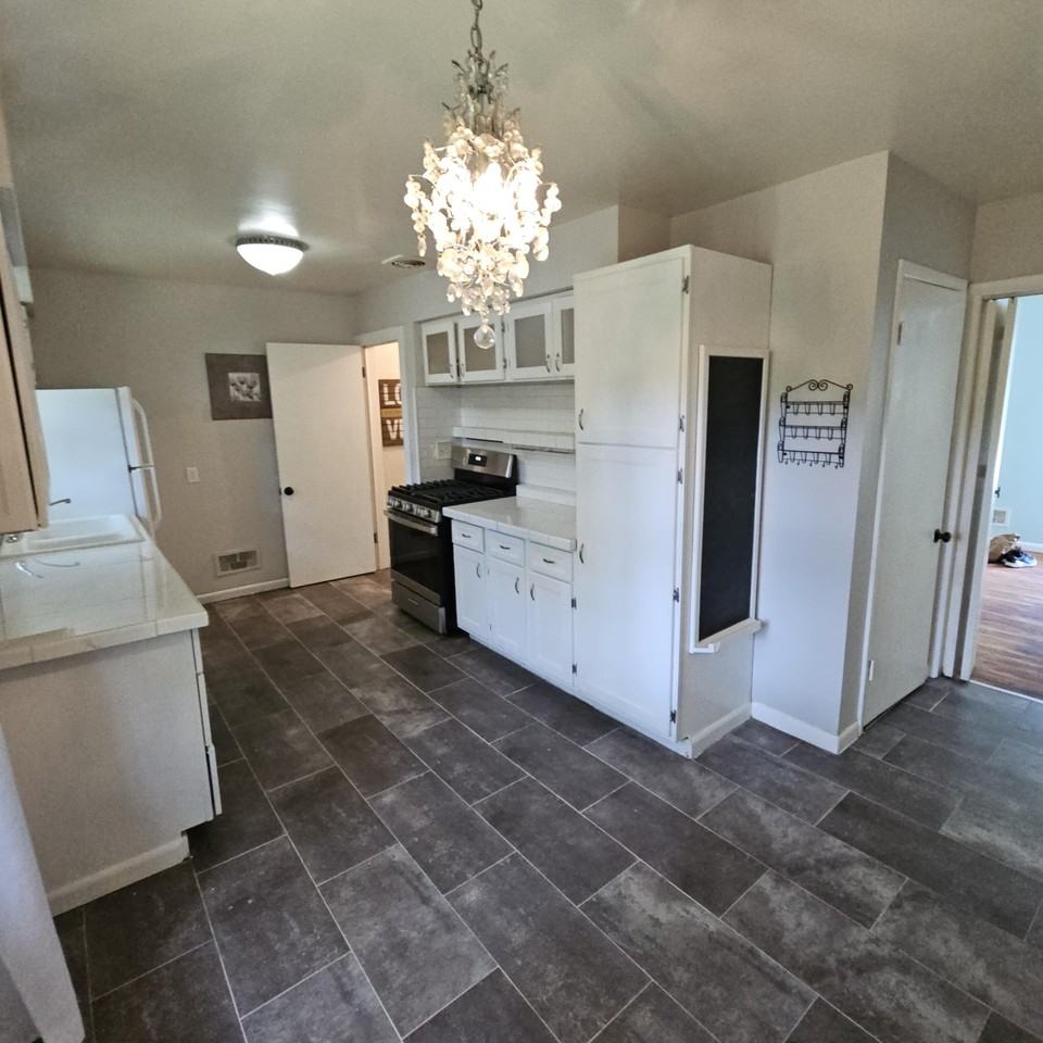 4709 Burgis Ave Se - Photo 3 of 23