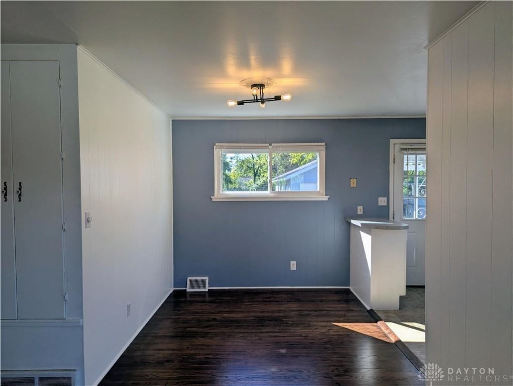 7101 Dunn Rd - Photo 4 of 26