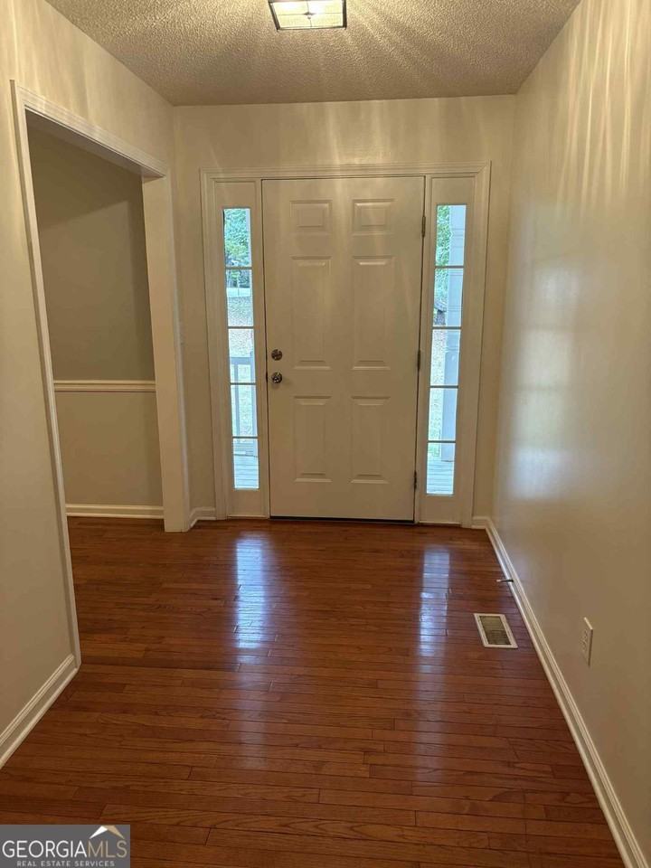 68 Lancaster Way - Photo 2 of 21