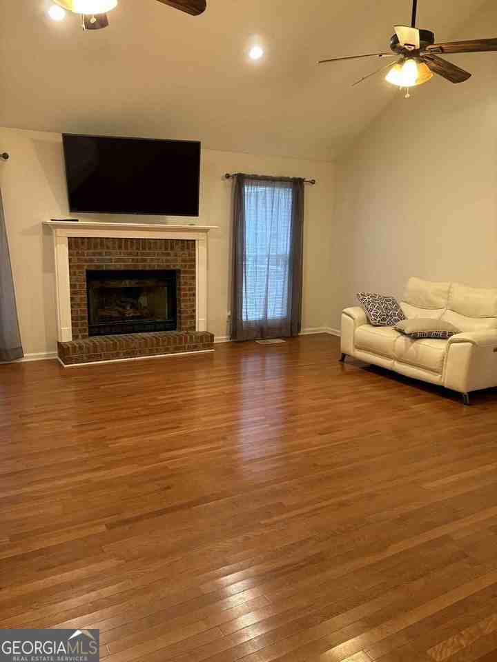 68 Lancaster Way - Photo 3 of 21