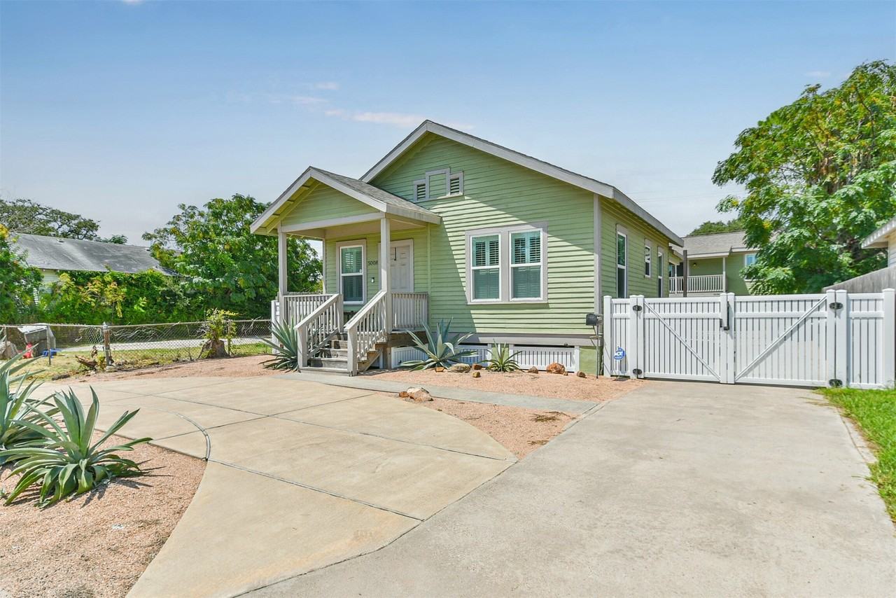 5008 Avenue O 1/2 - Photo 6 of 49