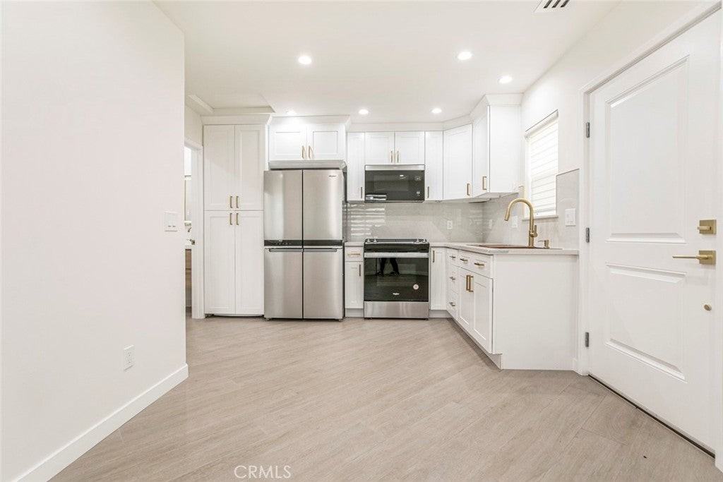 13932 Wyandotte Street - Photo 7 of 15