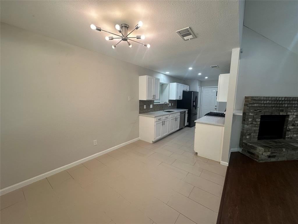 7814 Bob White Dr - Photo 7 of 33