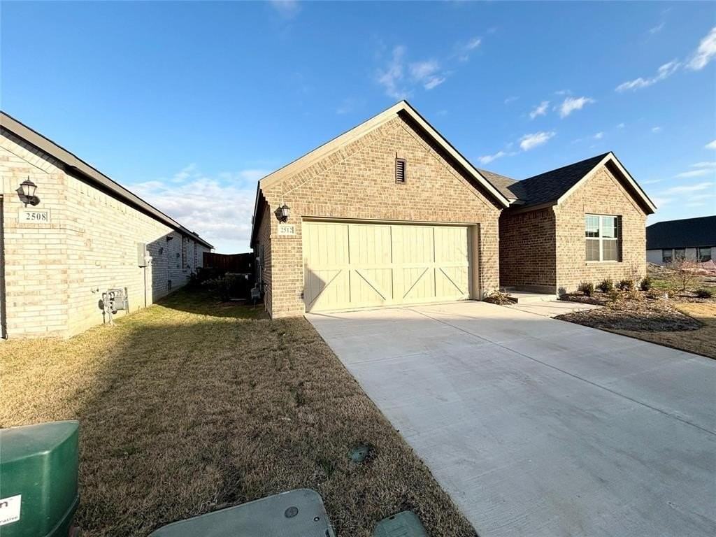 2512 Rambling Rd - Photo 2 of 18