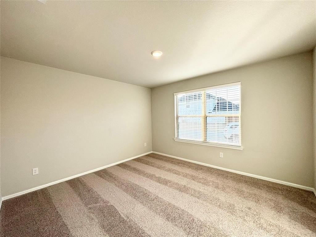 2512 Rambling Rd - Photo 3 of 18