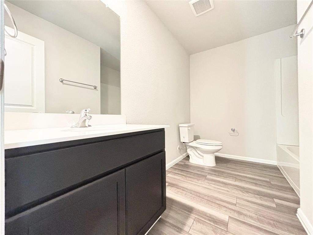 2512 Rambling Rd - Photo 4 of 18