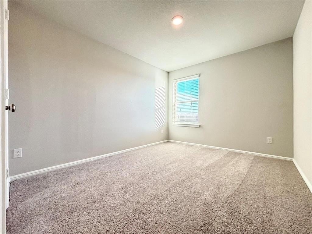 2512 Rambling Rd - Photo 5 of 18