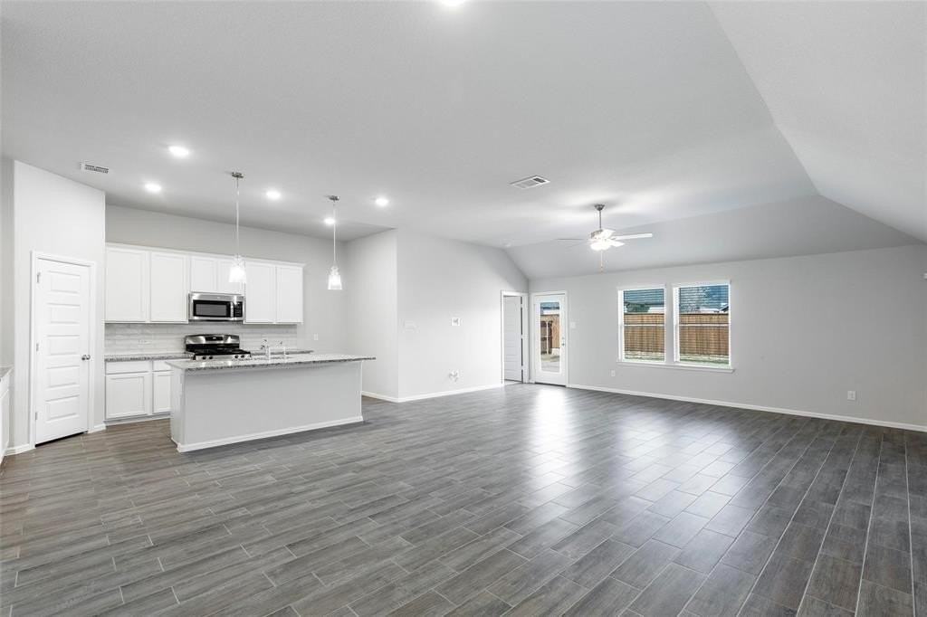 1417 Bellaire St - Photo 7 of 20