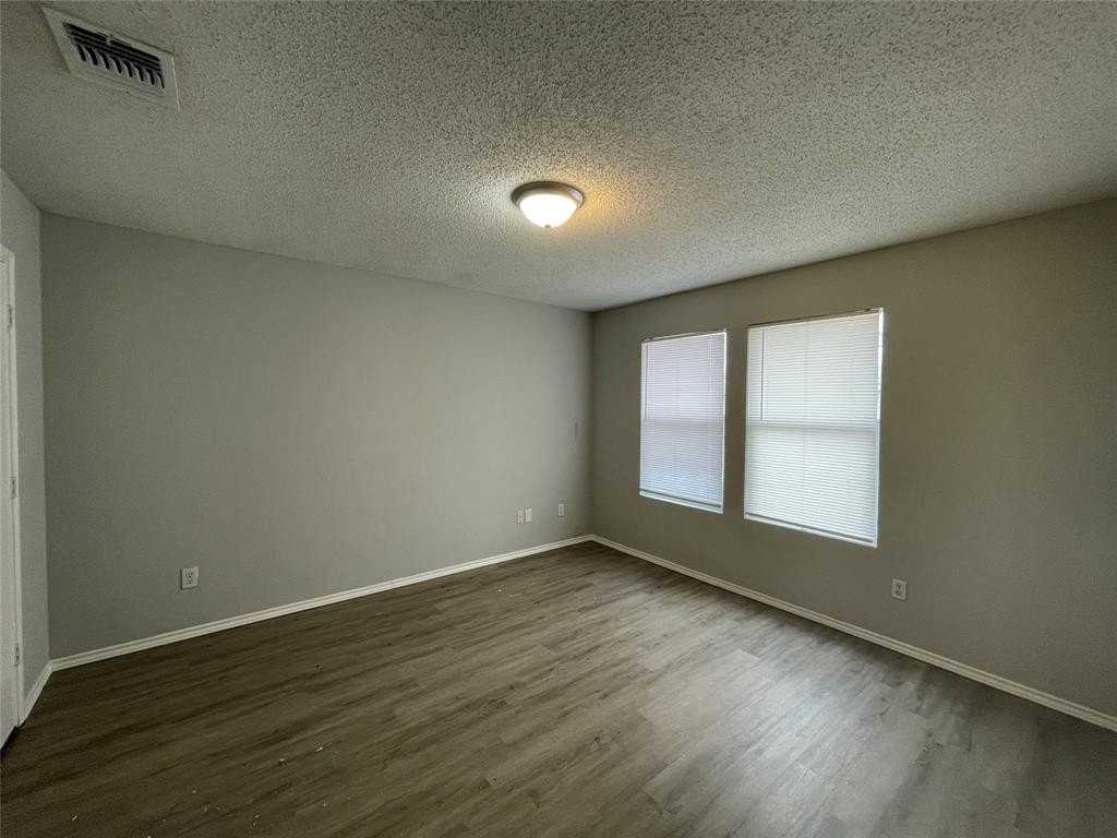 4611 Wedgewood Dr - Photo 4 of 23