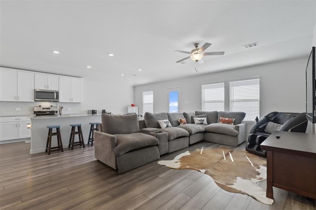 3004 Brittlebush Dr - Photo 3 of 21