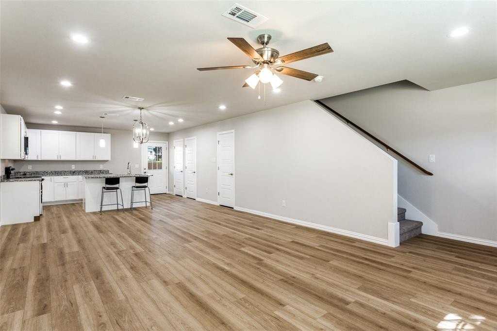 1415 South Fwy - Photo 4 of 25