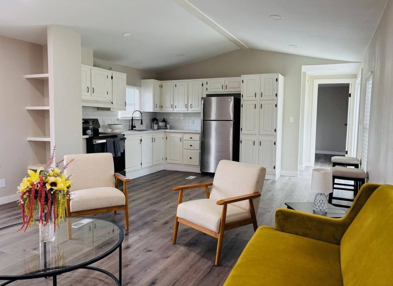 489 Yolanda St - Photo 4 of 19