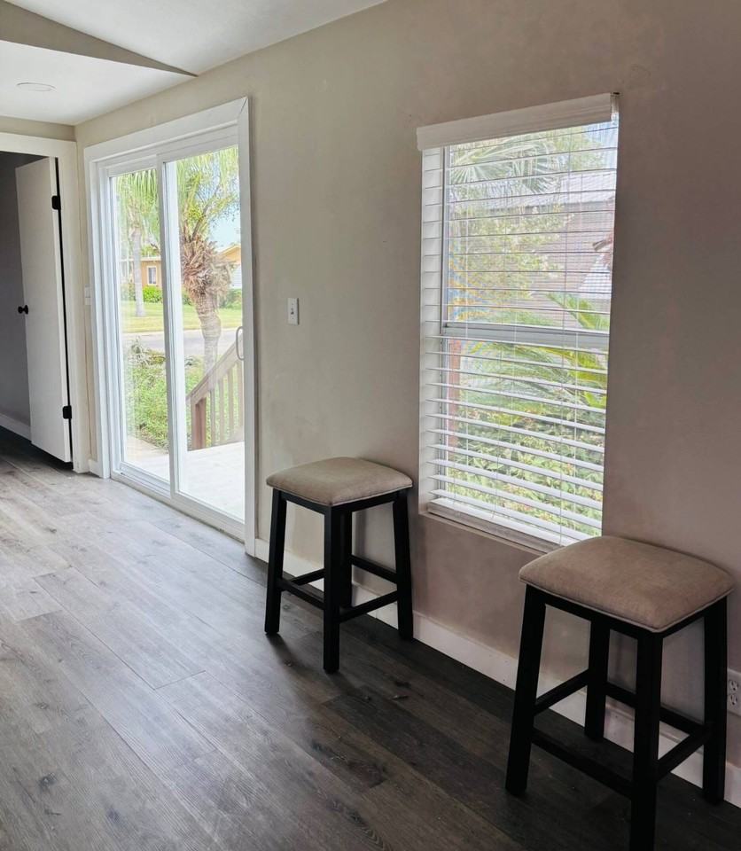 489 Yolanda St - Photo 6 of 19