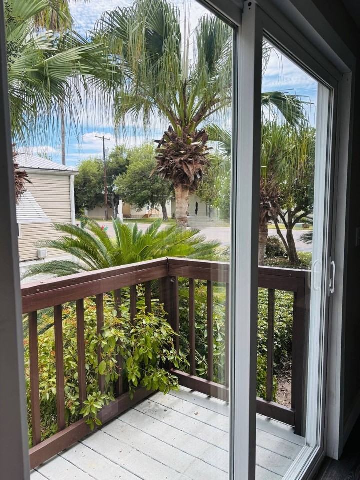 489 Yolanda St - Photo 7 of 19