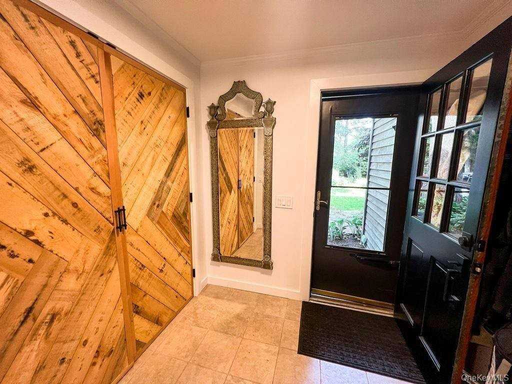 1045 Wagon Wheel Ln - Photo 4 of 31