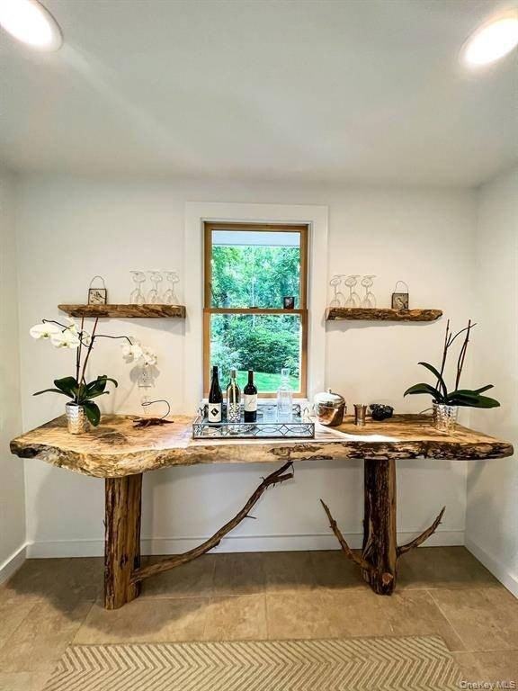 1045 Wagon Wheel Ln - Photo 5 of 31