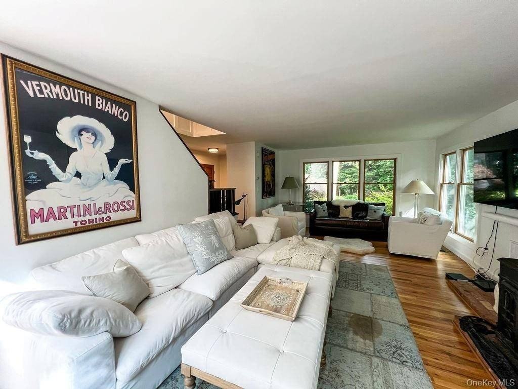 1045 Wagon Wheel Ln - Photo 7 of 31