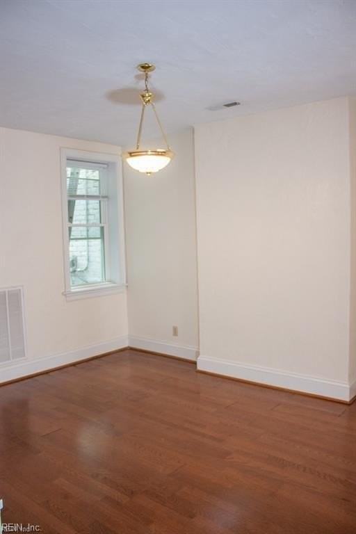 416 Queen St - Photo 6 of 36