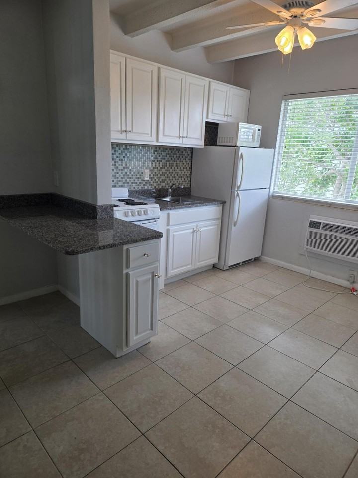 100 Cascade Lane #9 - Photo 4 of 7