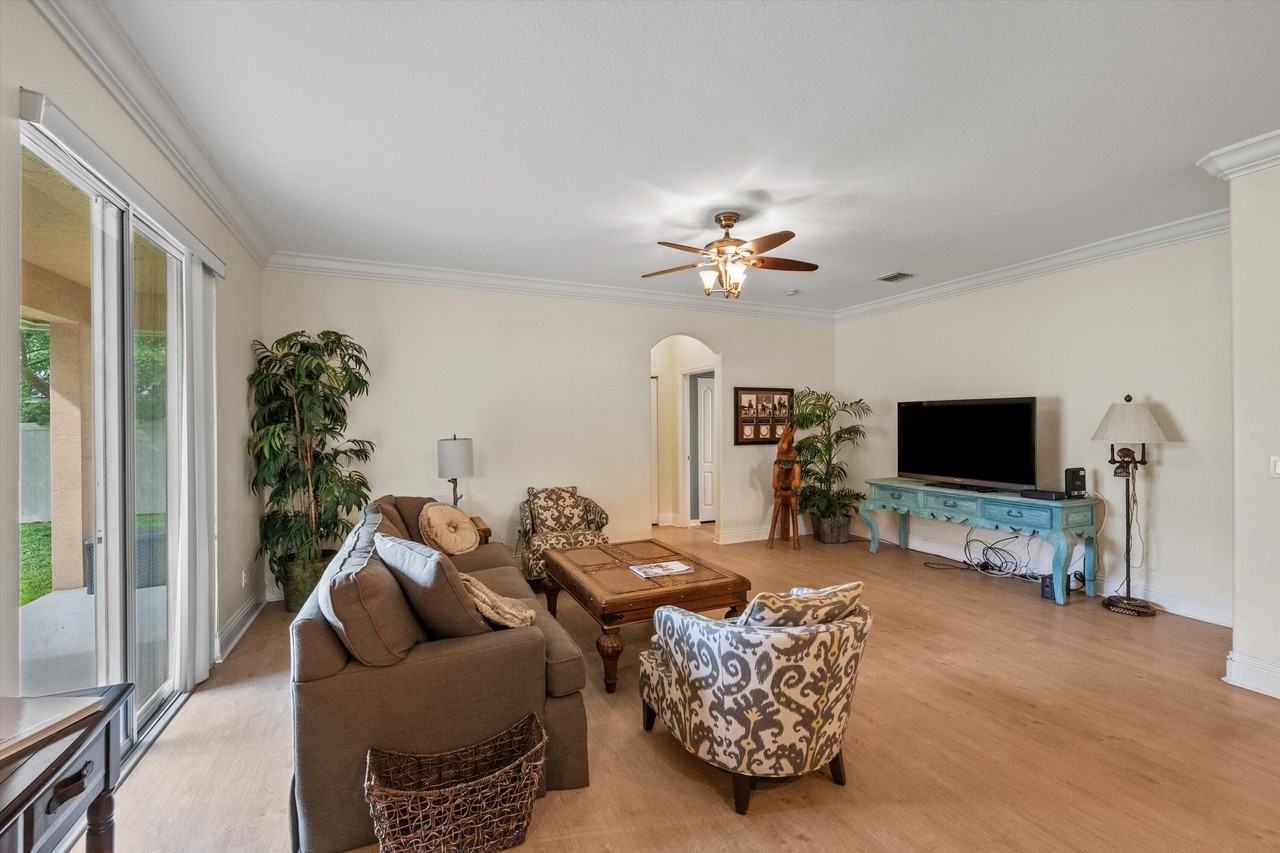 2981 Dovedale Ct - Photo 4 of 40