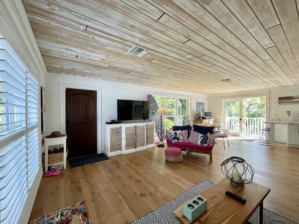 924 Coquina Ln #4 - Photo 5 of 46