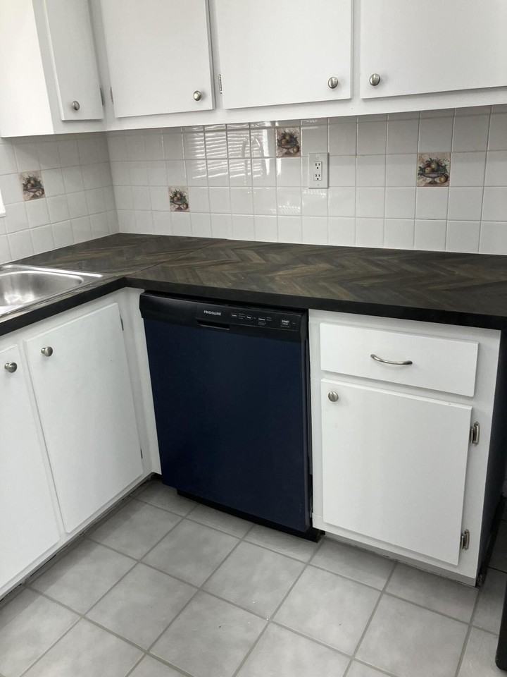 5263 Cresthaven Blvd #A - Photo 5 of 45